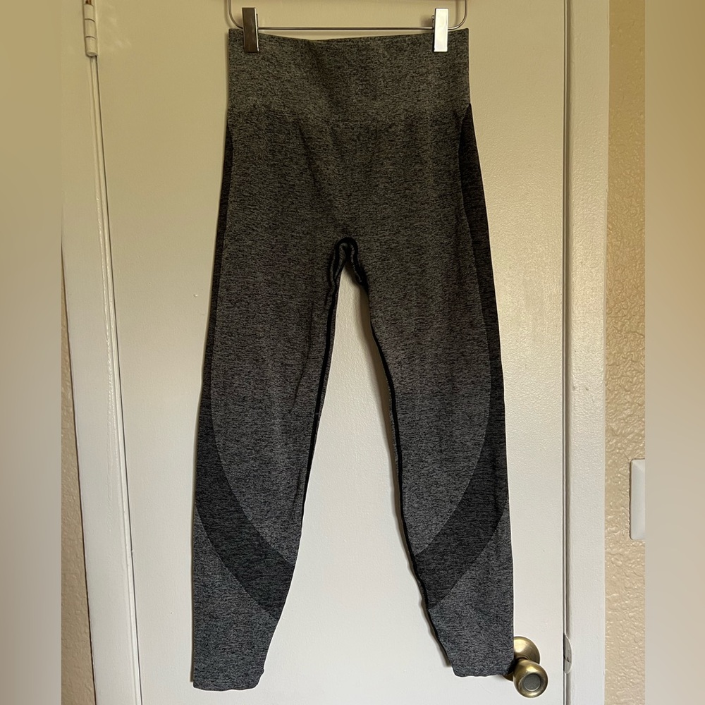 Avia Leggings size M (8-10)